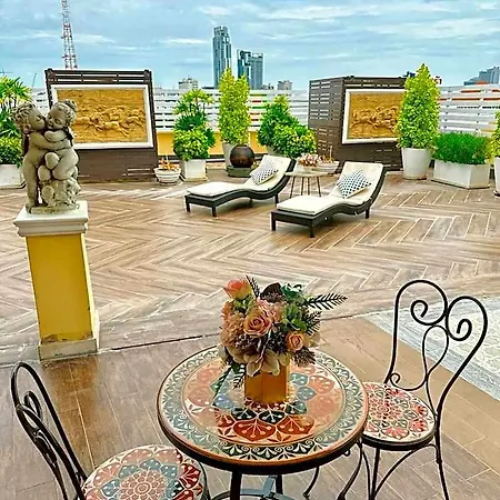 โรงแรม ดิ ไอคอนเพลซ 1 แอท พัทยากลาง