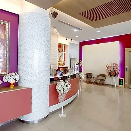 ดิ ไอคอนเพลซ 1 แอท พัทยากลาง 3*