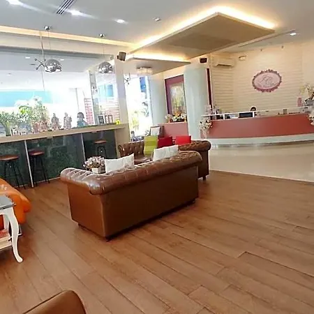 ดิ ไอคอนเพลซ 1 แอท พัทยากลาง 3*