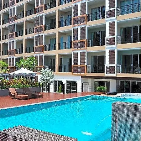 โรงแรม August