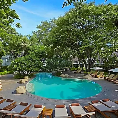 โรงแรม Woodlands 4*