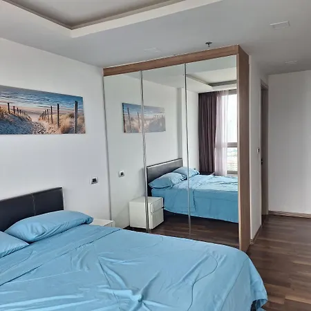 Apartment The Peak Towers Sea View