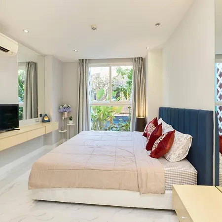 Grande Carribean Jomtien Pool View Sea View Apartment