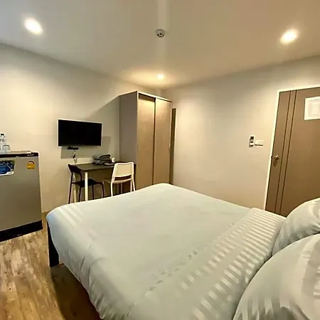 Aree House Poshtel Hotel