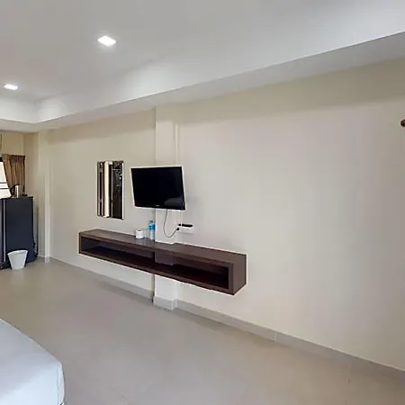 โรงแรม The Shade 3*