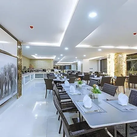 Golden Jomtien 5*