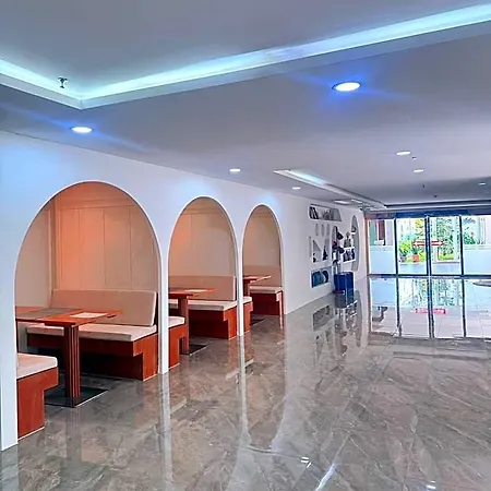 Golden Jomtien Hotel 5*
