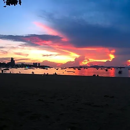 View Talay 1b By Franco Jontiem Bed & Breakfast