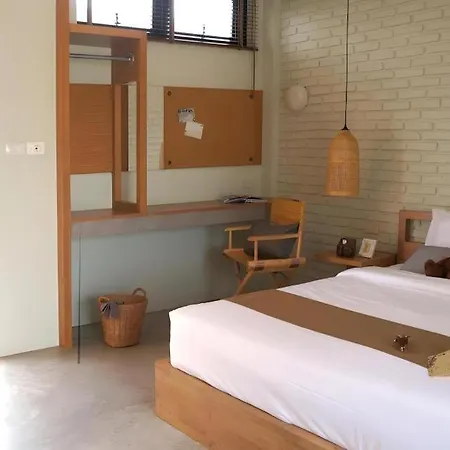 Yellow Moon Hotel 2*