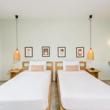 Hotel Yellow Moon 2*