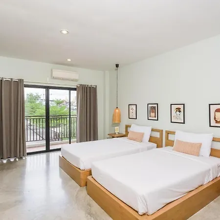 Hotel Yellow Moon 2*