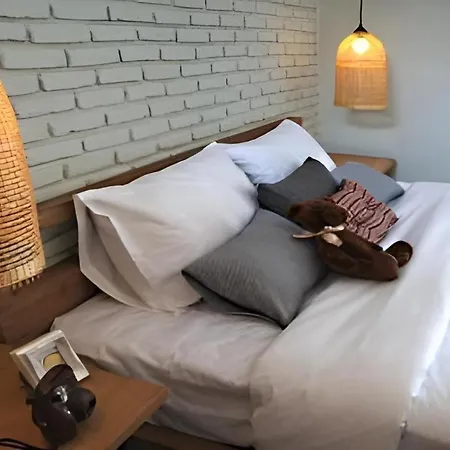 Hotel Yellow Moon 2*