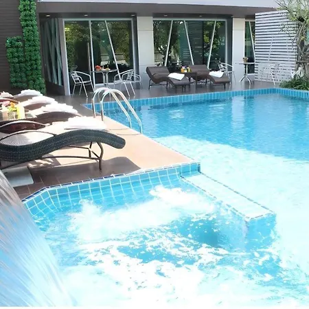 Chariot Hotel 3*