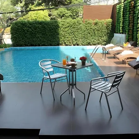 Chariot Hotel 3*