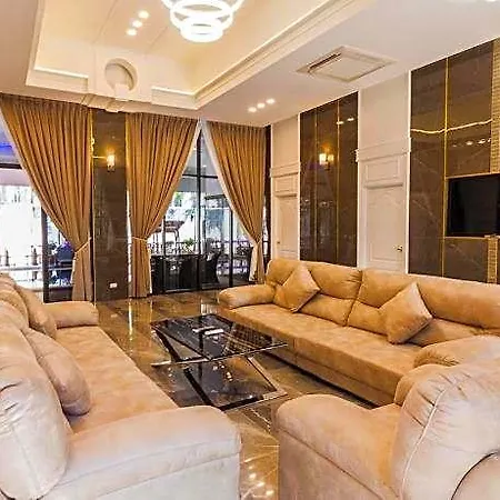 Villa Pool