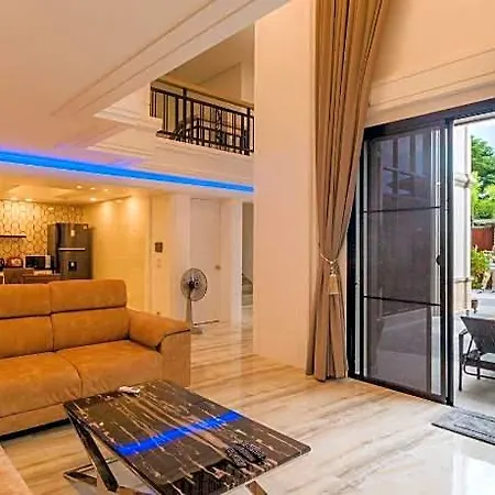Villa Pool *