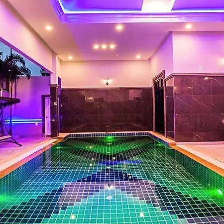 Villa Pool