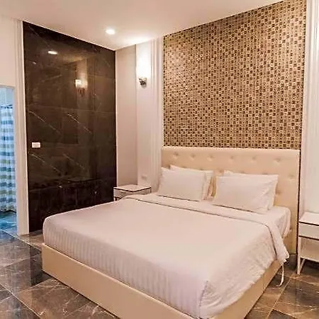 Villa Pool
