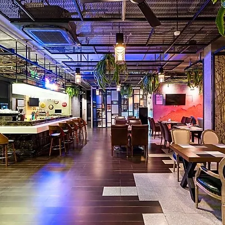 Surestay By Western T Hotel 4*