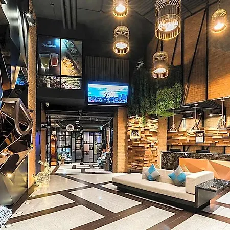Surestay By Western T Hotel 4*
