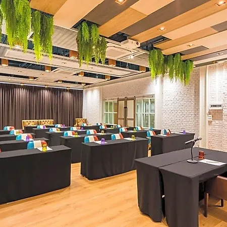 Surestay By Western T Hotel 4*