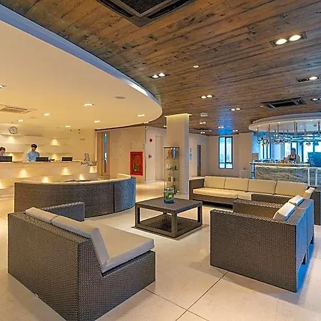 Mayaana - Formerly Golden Tulip โรงแรม 4*