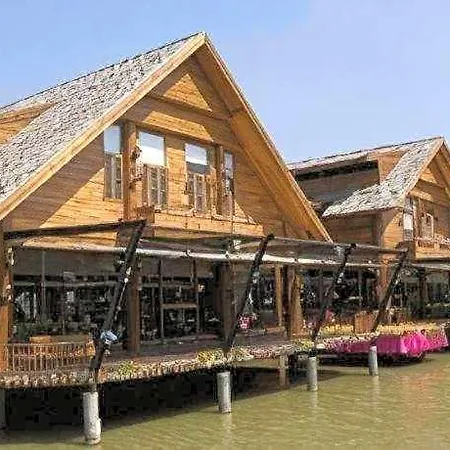Inn The Red Balcony Pattaya