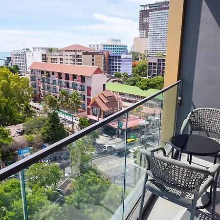 Edge 2br Ocean View Luxury Rooftop Pool Location * Pattaya