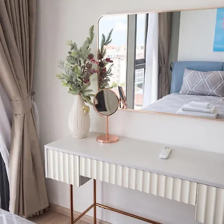 Edge 2br Ocean View Luxury Rooftop Pool Location Pattaya