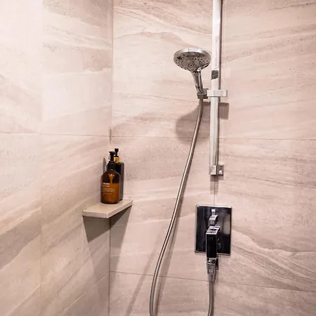 Edge 2br Ocean View Luxury Rooftop Pool Location *