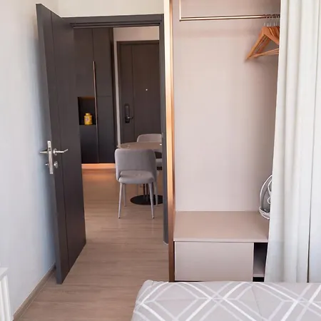 Edge 2br Ocean View Luxury Rooftop Pool Location Pattaya