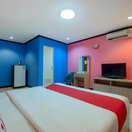 Oyo 75327 Diyana 3*