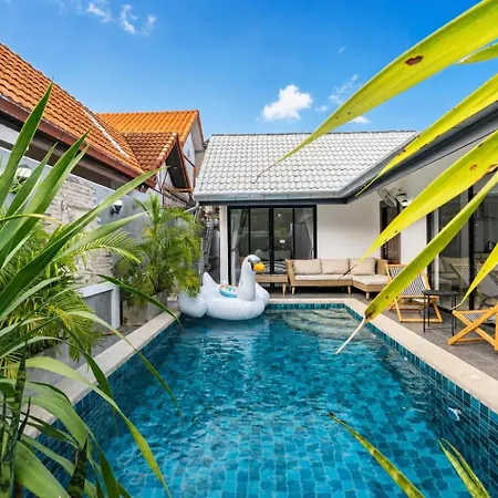 วิลล่า Luxury Pool Center C8 - 4 Bedroom Pattaya