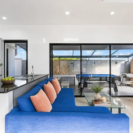 Luxury Pool Center C8 - 4 Bedroom *