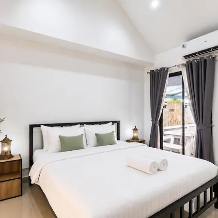 Luxury Pool Center C8 - 4 Bedroom Pattaya
