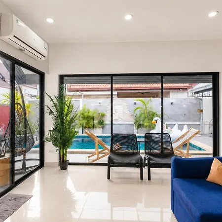 Luxury Pool Center C8 - 4 Bedroom วิลล่า Pattaya