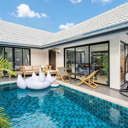 Luxury Pool Center C8 - 4 Bedroom *