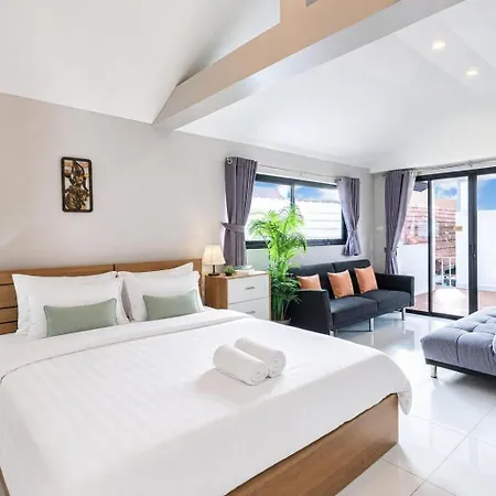 Luxury Pool Center C8 - 4 Bedroom Pattaya