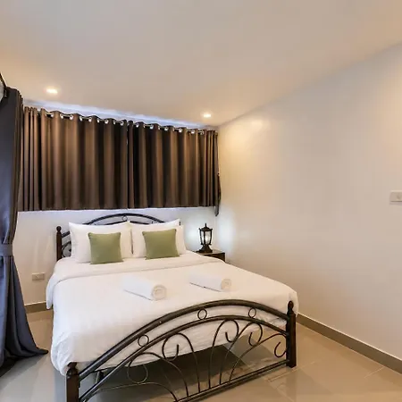 Luxury Pool Center C8 - 4 Bedroom * Pattaya