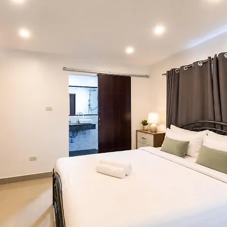 Luxury Pool Center C8 - 4 Bedroom