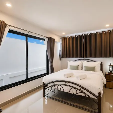 Luxury Pool Center C8 - 4 Bedroom วิลล่า Pattaya