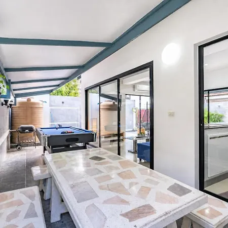 Luxury Pool Center C8 - 4 Bedroom