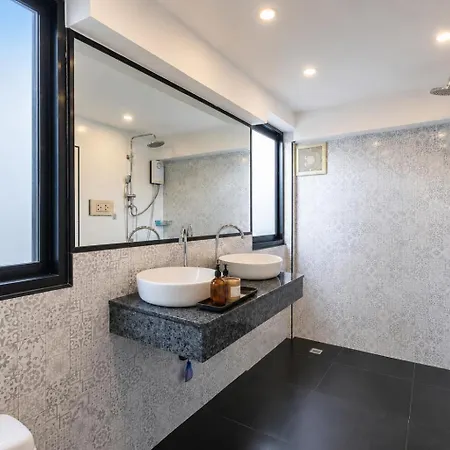 Luxury Pool Center C8 - 4 Bedroom *