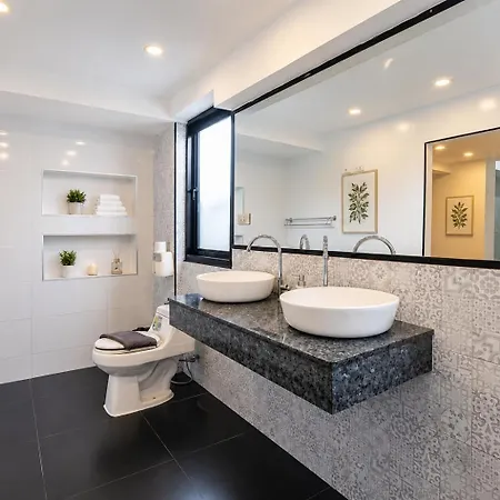 Luxury Pool Center C8 - 4 Bedroom * Pattaya