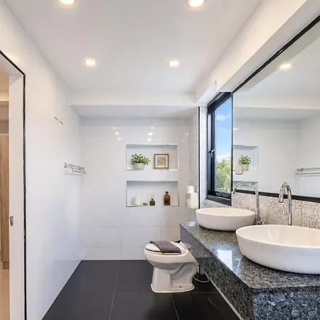 Luxury Pool Center C8 - 4 Bedroom วิลล่า