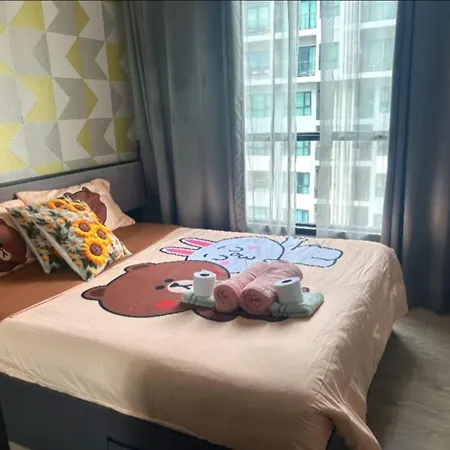 The Base Seaview Apartment *