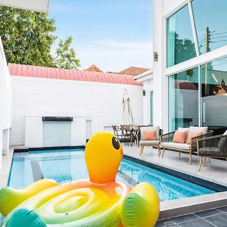Lagoon Breeze 4br Pool Near Walking Street วิลล่า *