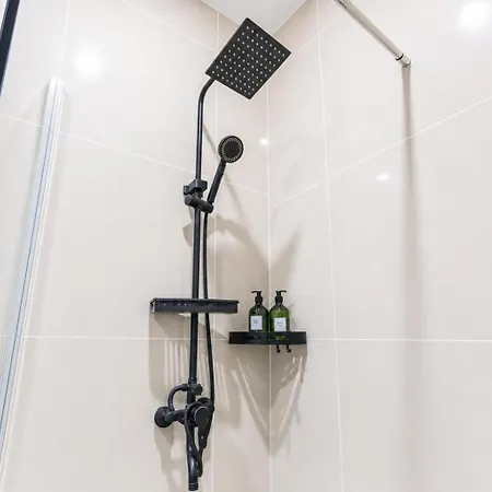 Lagoon Breeze 4br Pool Near Walking Street วิลล่า *