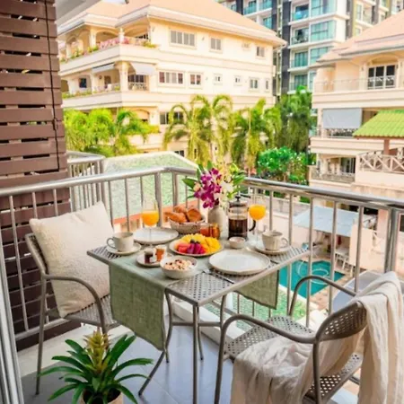 Apartment Ideally Located On Jomtien Phratamnak Free Electricity Free Water Internet *