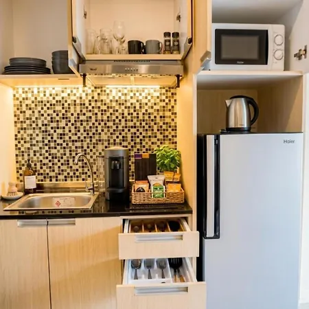 Apartment Ideally Located On Jomtien Phratamnak Free Electricity Free Water Internet Pattaya